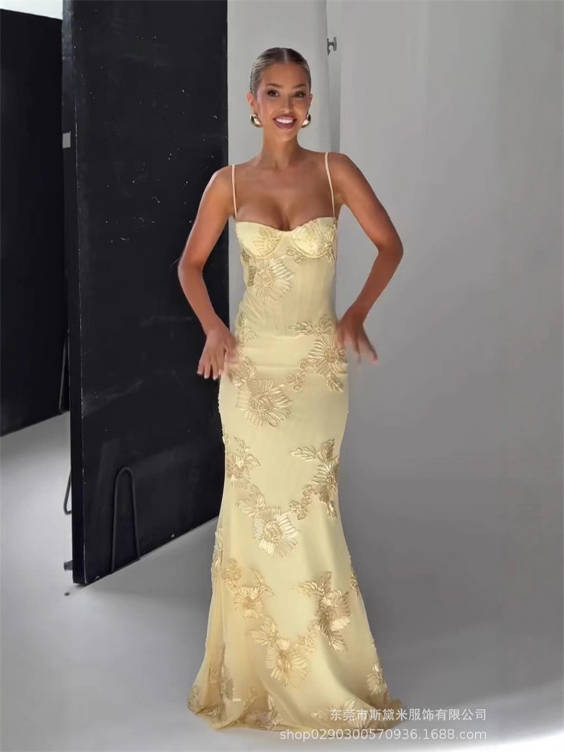 Yellow Formal Wear Women - فستان حفلة موسيقية نسائي مطرز باللون