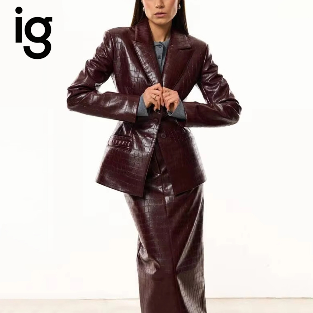 طقم نسائي من قطعتين من جلد الت - مراجعة Formal Attire Woman وسعره